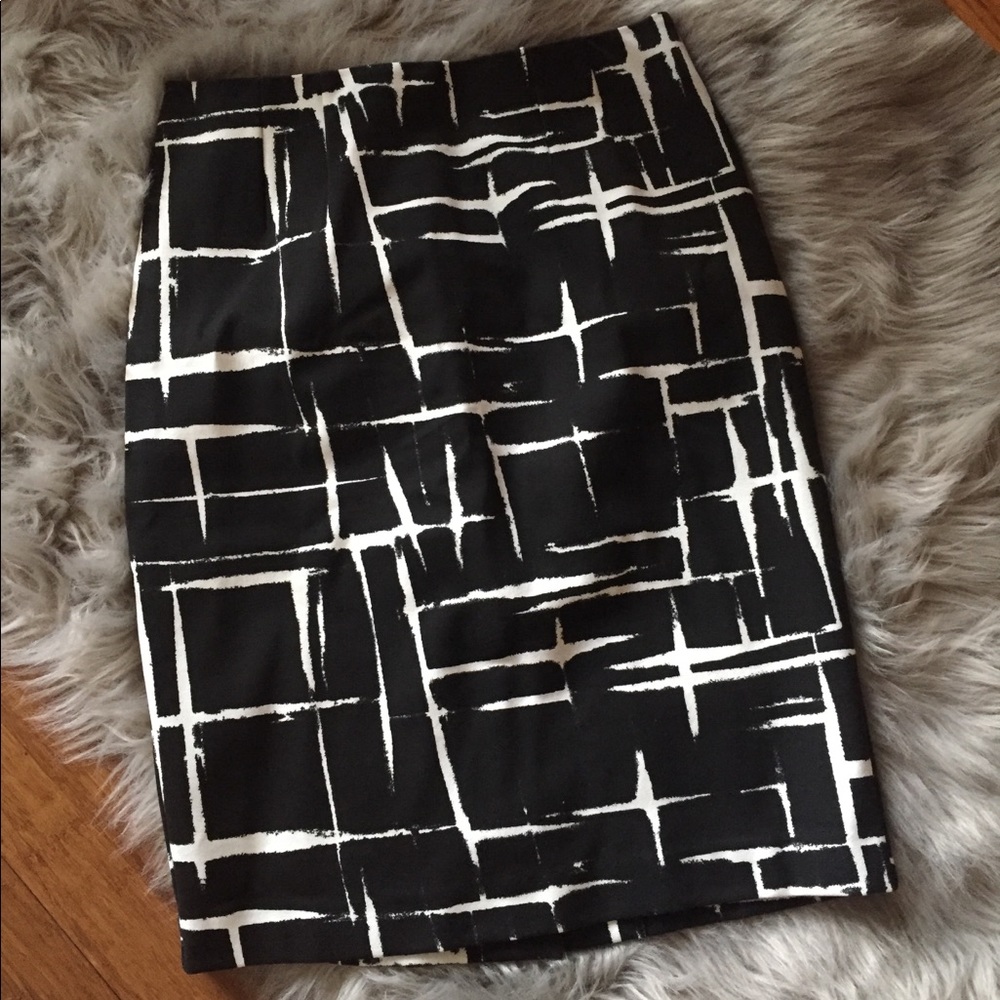 Black and white pencil skirt